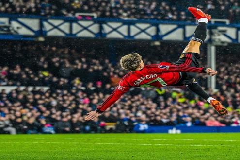 فيدال: لماذا احتفل جارناتشو بهدفه أمام إيفرتون على طريقة كريستيانو رونالدو؟